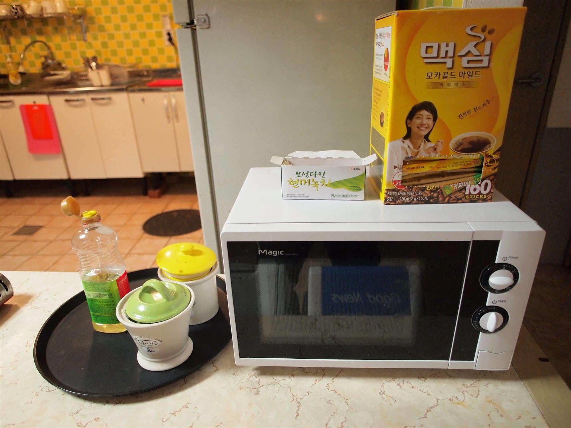 Shinchon Hostel Seoul Ngoại thất bức ảnh